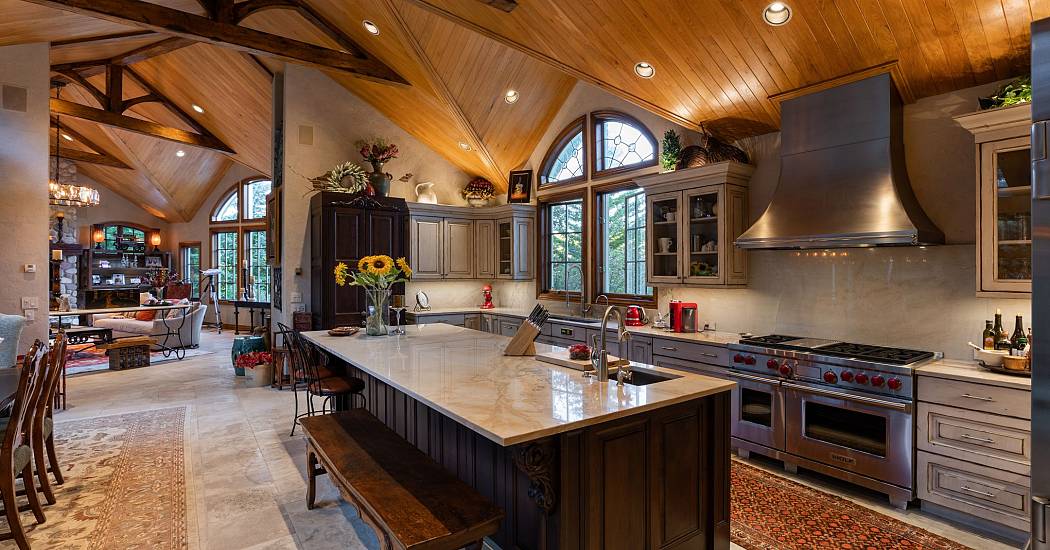 1531_lake_creek_interior_kitchen.jpg