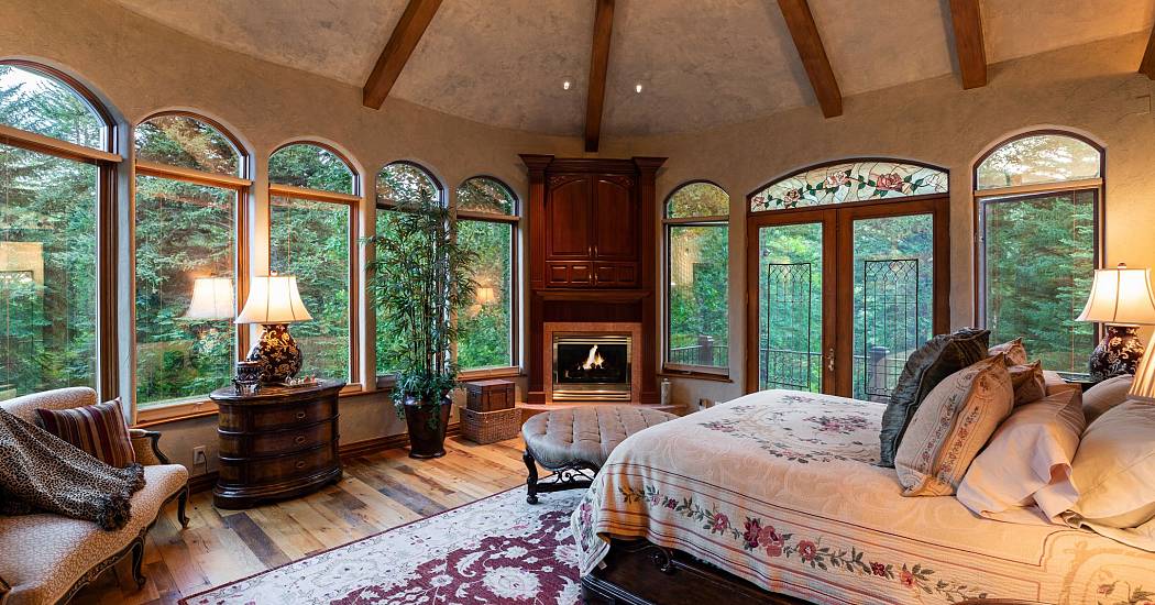 1531_lake_creek_interior_master_bed.jpg