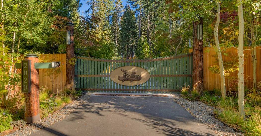 2020_w_lake_blvd_tahoe_city_ca-large-001-014-front_gate-1500x1000-72dpi_0.jpeg