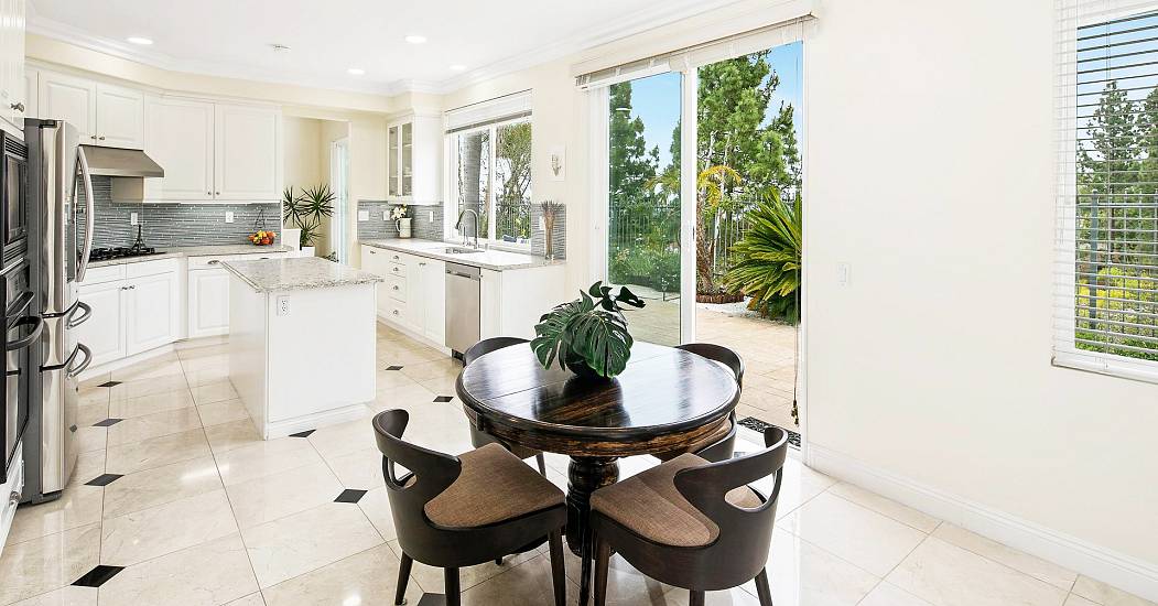 Kitchen with table.jpg