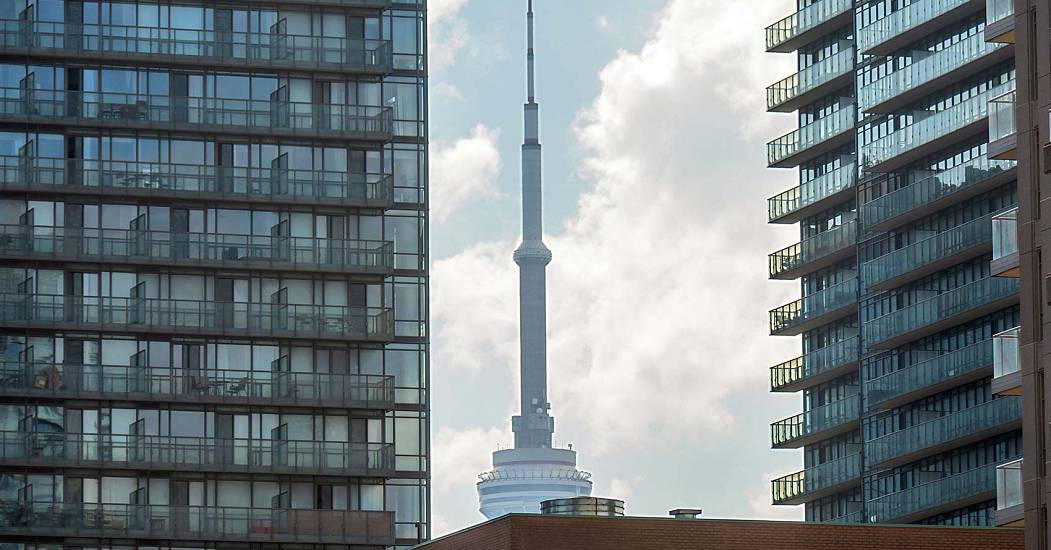 015-You-Can-Even-See-the-Top-of-the-CN-Tower-From-Your-South-Exposure-Windows.jpg