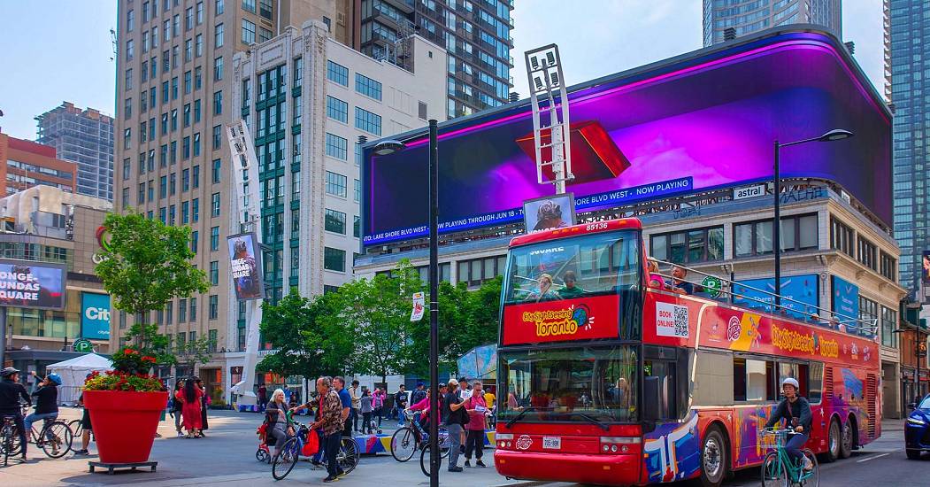 074-Walk-15-Minutes-to-Yonge-Dundas-Square.jpg