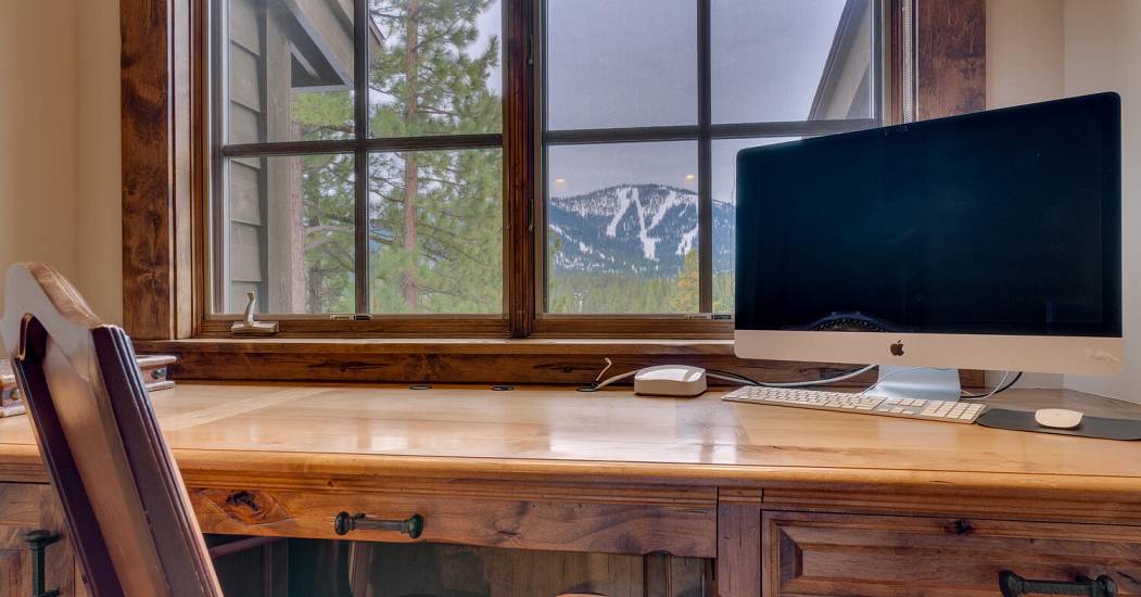 240 Laura Knight Truckee CA-large-022-030-Landing Workspace-1500x1000-72dpi.jpg