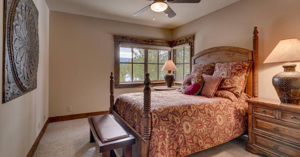 240 Laura Knight Truckee CA-large-037-019-Bedroom En suite-1500x1000-72dpi.jpg