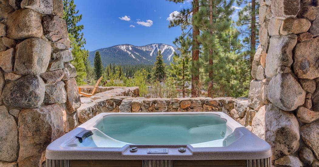 240 Laura Knight Truckee CA-large-056-049-Hot Tub-1500x1000-72dpi.jpg