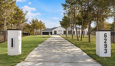 6293 Blackjack Oak Court