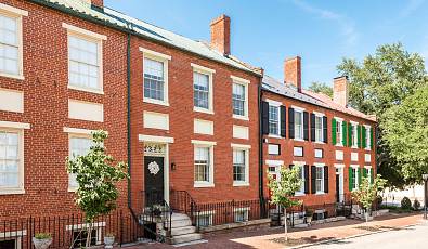 Stunning Row House in Petersburg