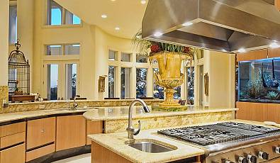 Top 10 Luxurious Gourmet Kitchens