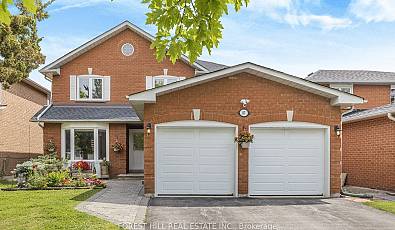 87 Pine Bough Manr, Richmond Hill