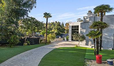 21329 Mulholland Dr