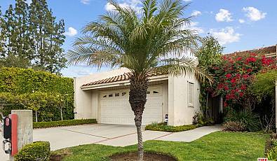 2748 Bottlebrush Dr